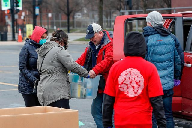 芝加哥志愿者为医护人员募捐防护用品